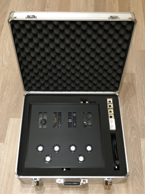 Picture of the SAM-A1 valve amplifier, in it's case